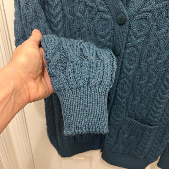ARAN CRAFTS BLUE GREEN MERINO WOOL CABLE KNIT BUTTON UP V-NECK CARDIGAN SWEATER - Picture 4 of 7